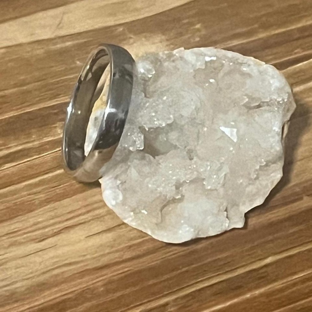 Sterling Silver Band Ring -Polished Finish -Unisex -4mm Width -New -Size 7 - Picture 2 of 8